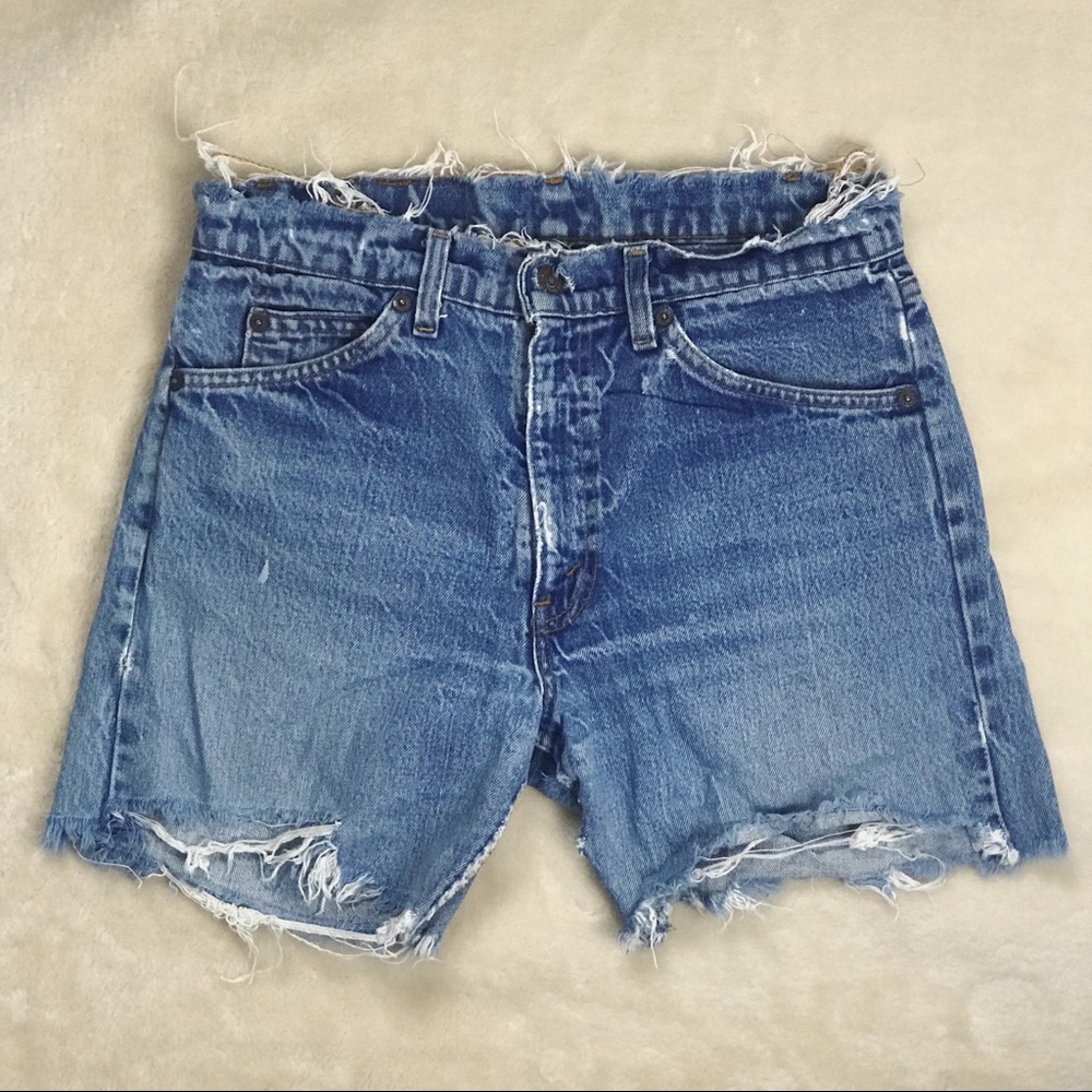Vintage Levi’s 505 Distressed Cutoff Shorts B97